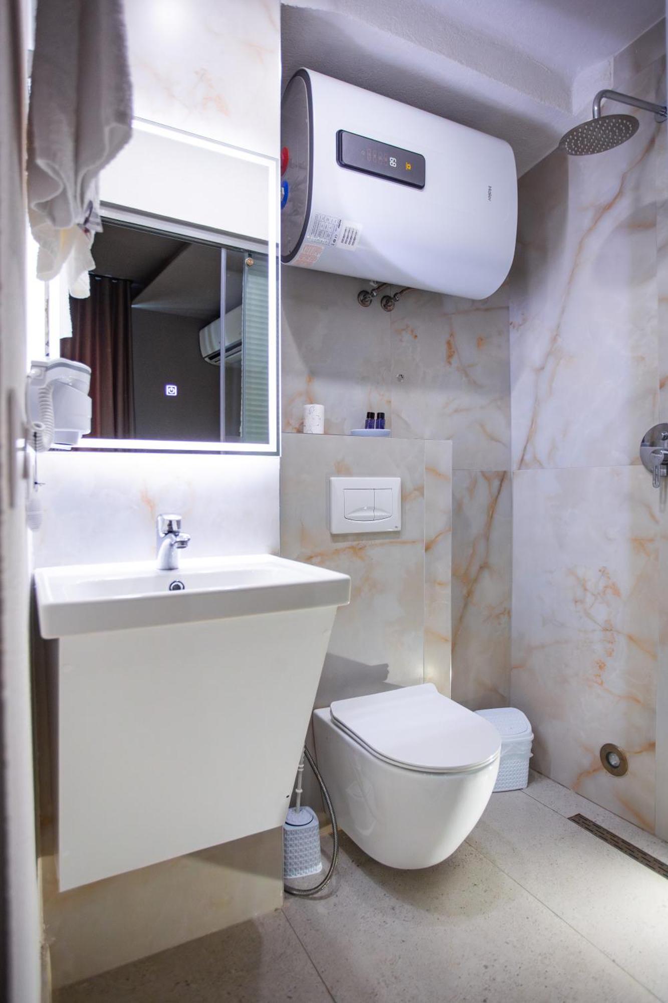 The Bubbles - Jacuzzi Hotel Tirana Exterior photo
