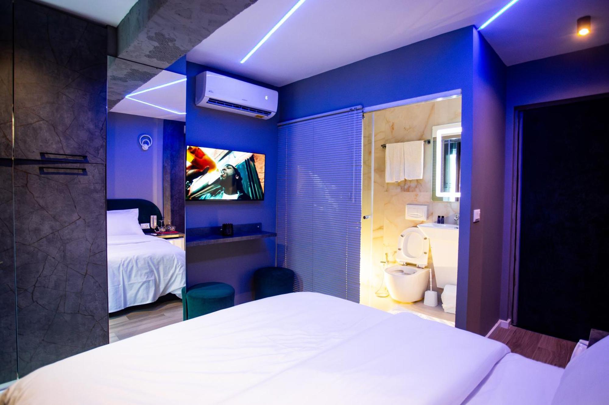 The Bubbles - Jacuzzi Hotel Tirana Exterior photo