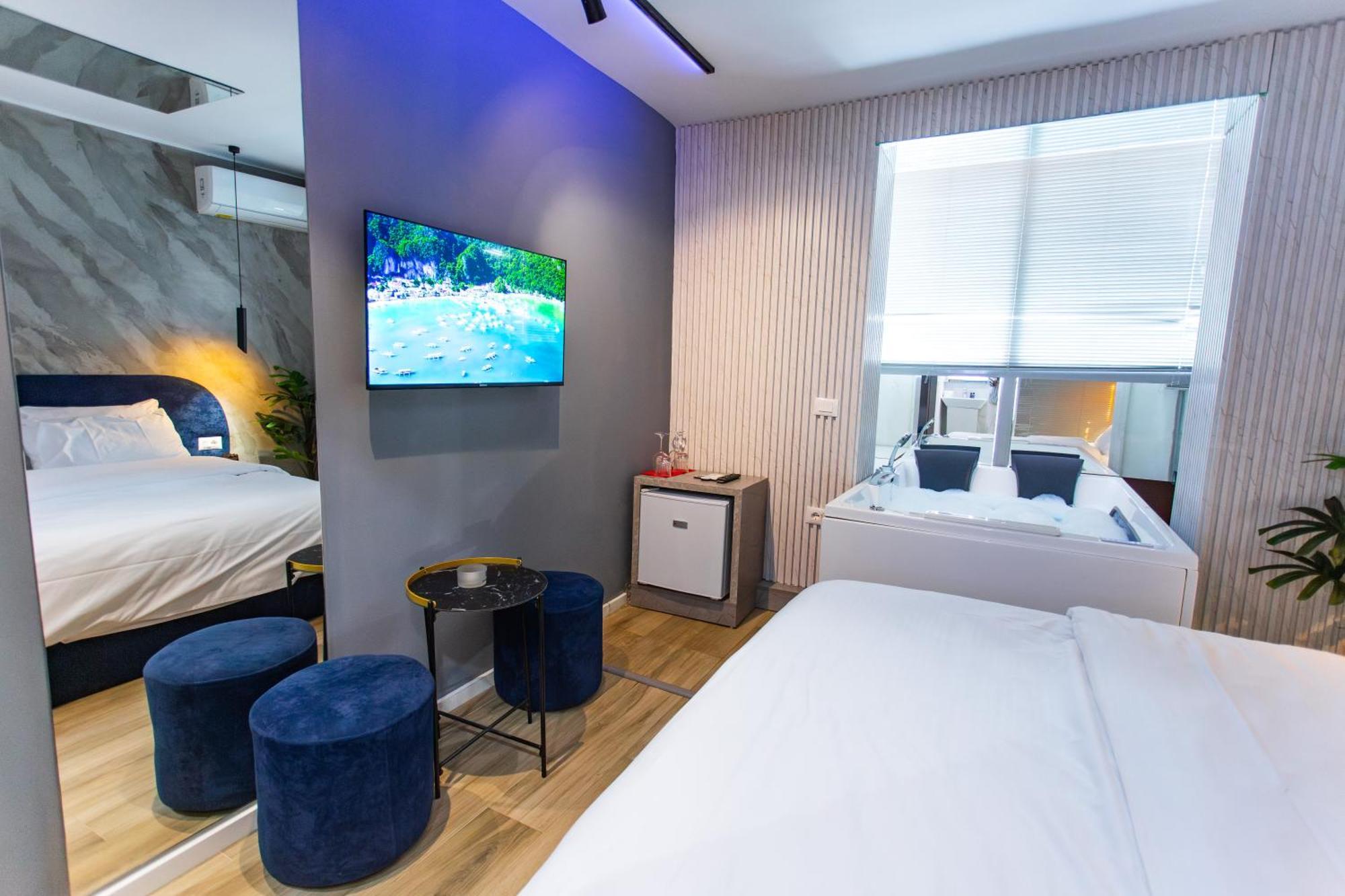 The Bubbles - Jacuzzi Hotel Tirana Exterior photo