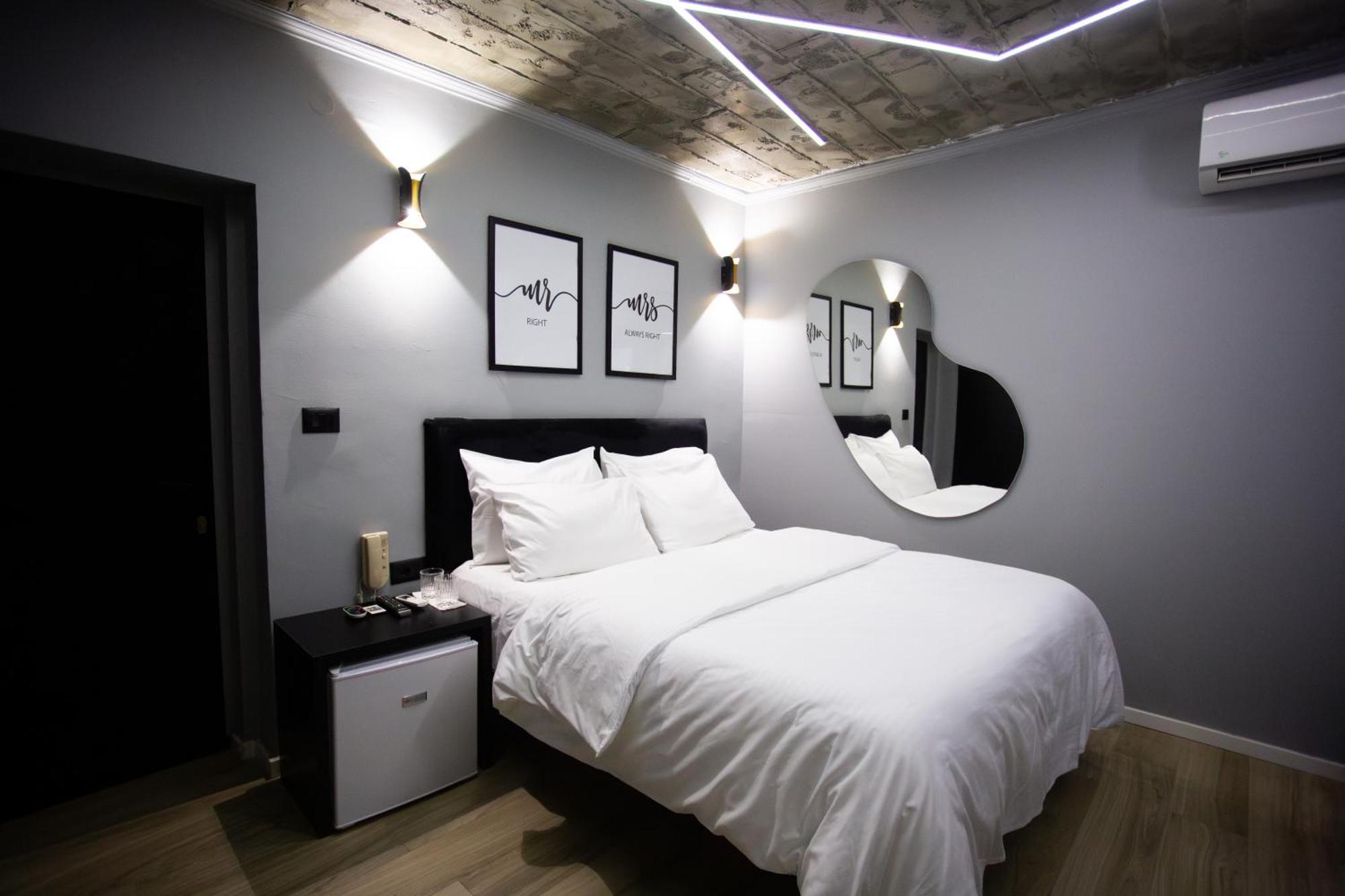 The Bubbles - Jacuzzi Hotel Tirana Exterior photo